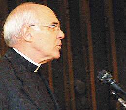 photo of Msgr. Kevin Irwin addressing Parish Leadership Day participants
